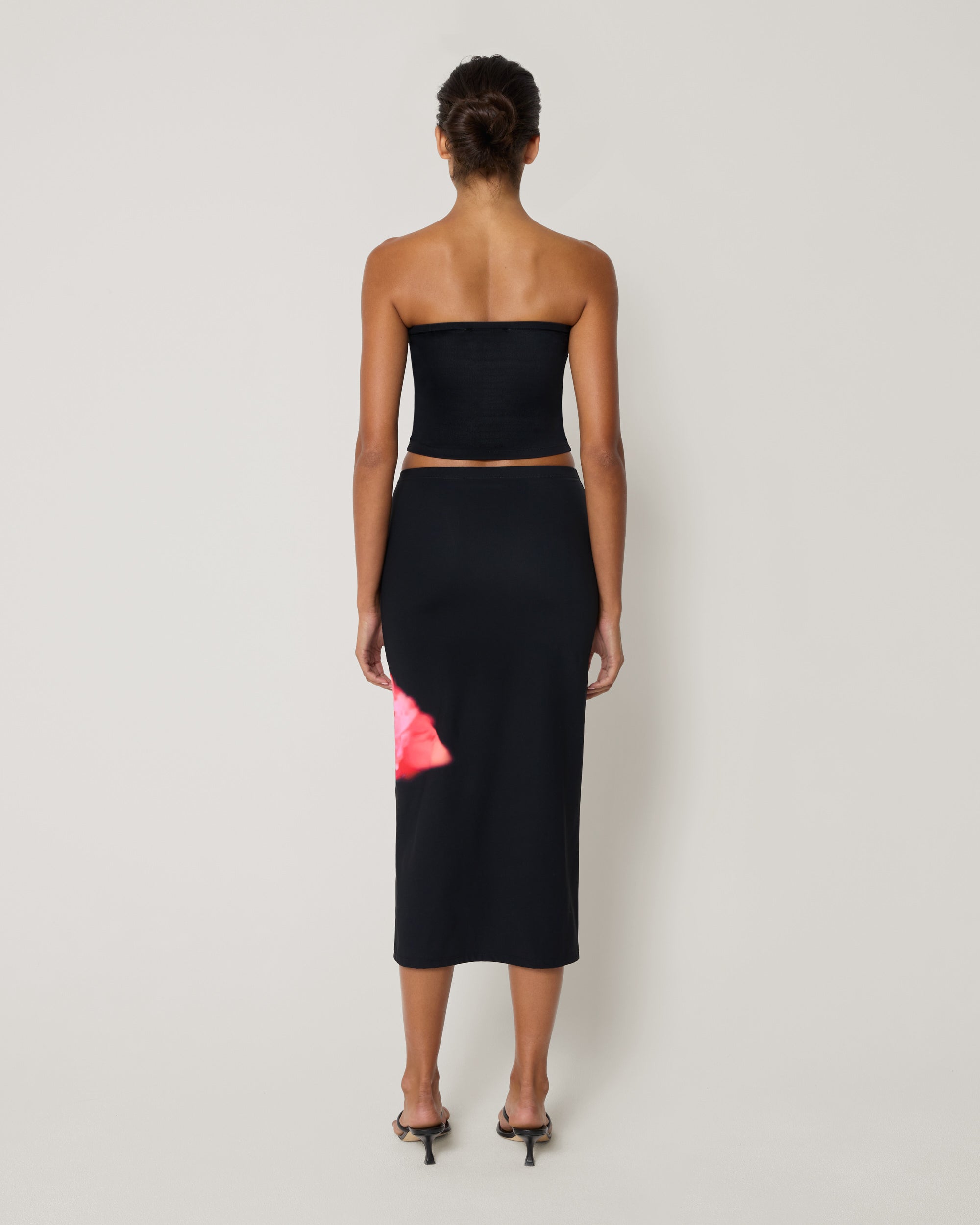 Smooth Stretch Midi Skirt | Black Peony